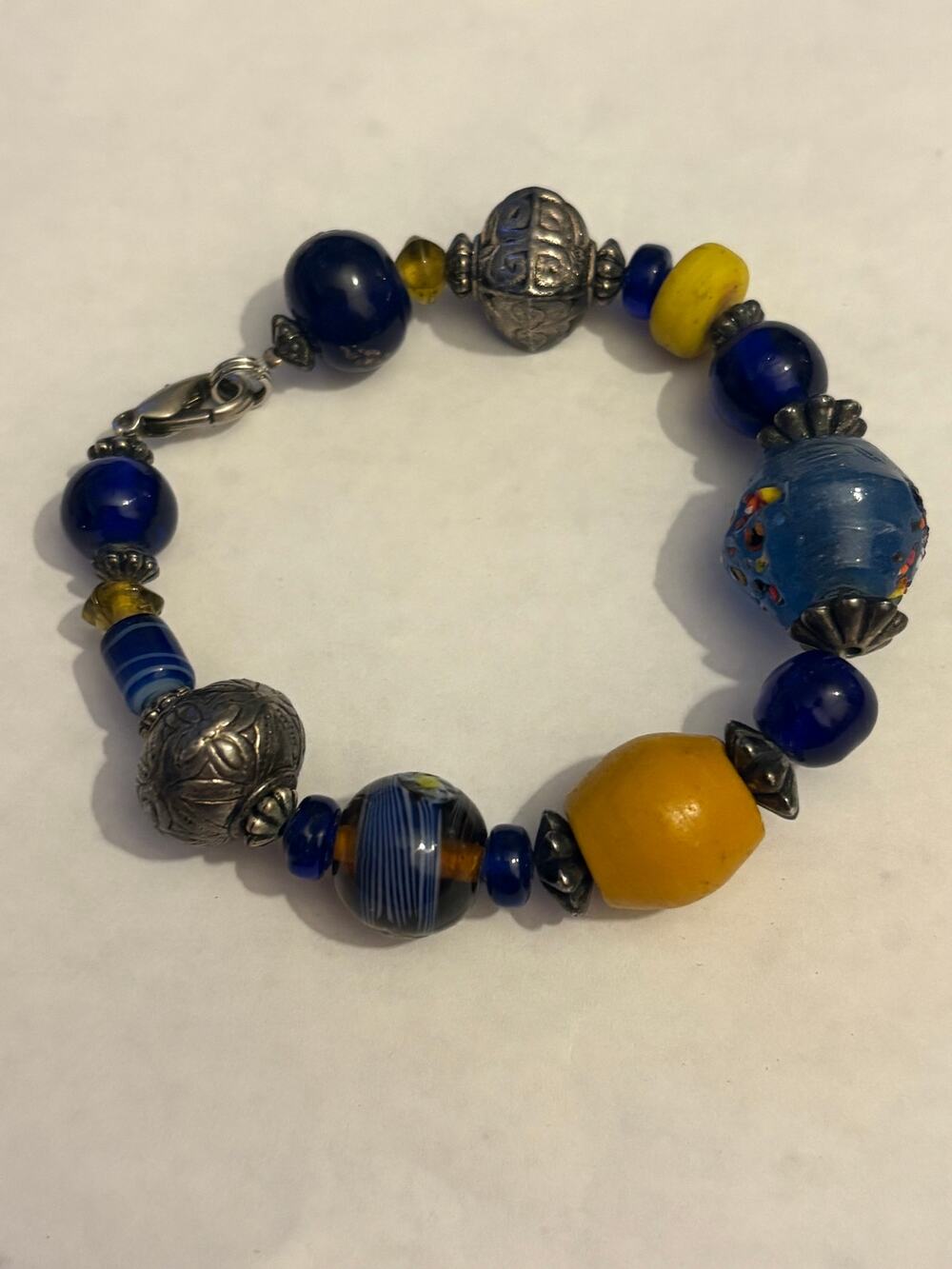 Vintage Artisan Glass Resin Bead Bracelet Blue Yellow 6.25”